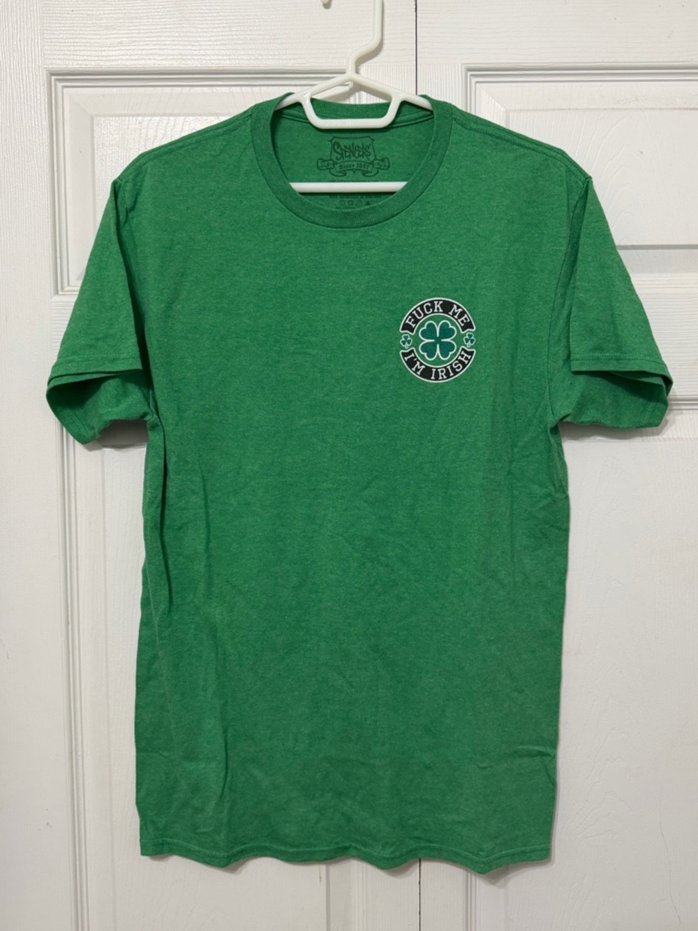 Green Short-Sleeve Crewneck T-Shirt with Shamrock Graphic